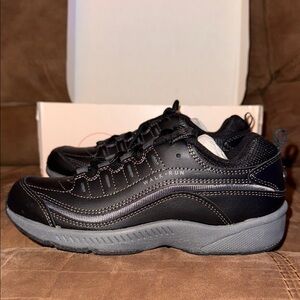 Easy Spirit Roadrun Black and Gray Sneakers Size 6M New In Box